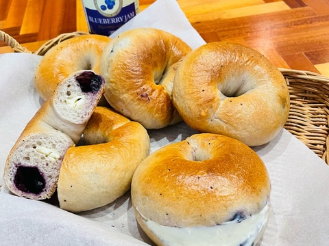 クリームチーズ入りブルーベリーベーグル